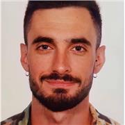 Graduado en Biomedicina Básica y Experimental, Máster en Análisis de Datos Ómicos y Máster de profesorado (Biología y Geología)